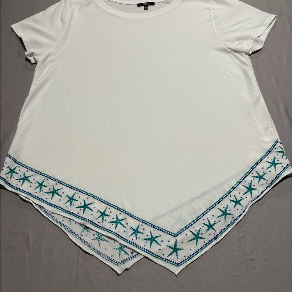 NYDJ Star Embroidered Sharkbite Hem Top White Blue Coastal Boho Size L Large